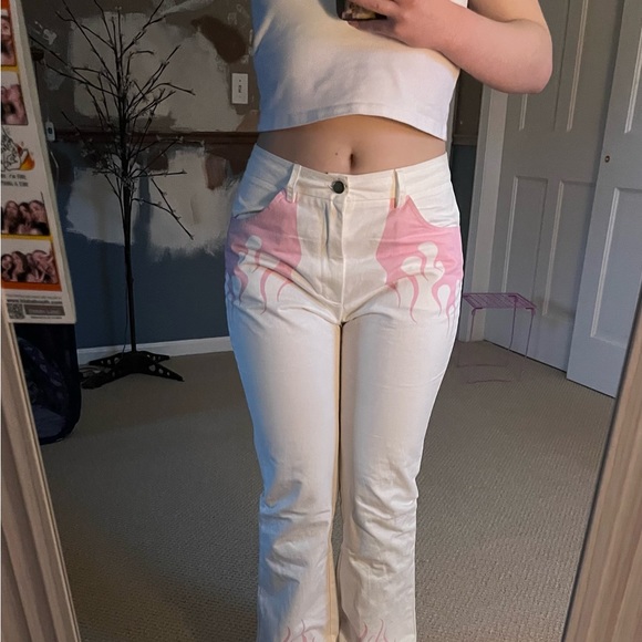 the cutest pink summer pants!💕
brand is colorful natalie!⭐️
very lightweight! - Picture 4 of 4